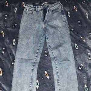 Light washed high rise skinny jeans